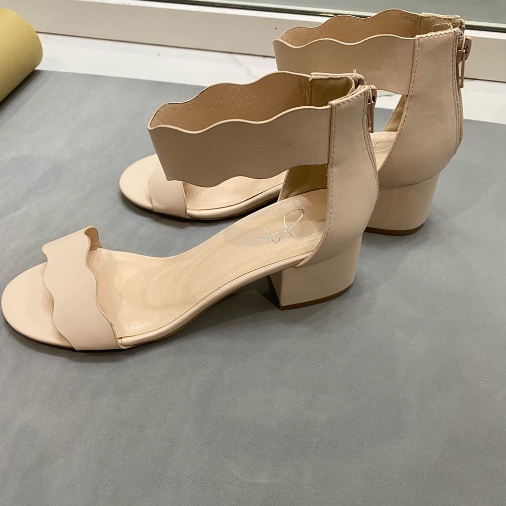 Sandals w/chunky heel